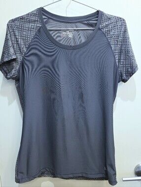 5/$20 🍒 | Under Armour Short-Sleeve Active Tee - Gray Patterned